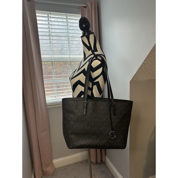 EUC MICHAEL KORS Jet Set Charm MK Signature Zip Tote TZ Bag 38F1CT9T3B Black - Picture 1 of 15